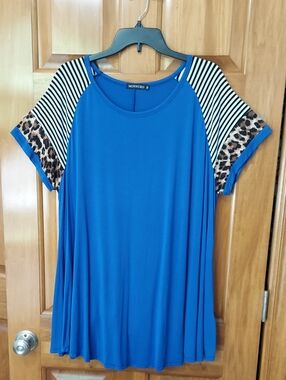 Monnuro Women's Blue Short Sleeve Tunic with Striped & Leopard Accent, Size 4X